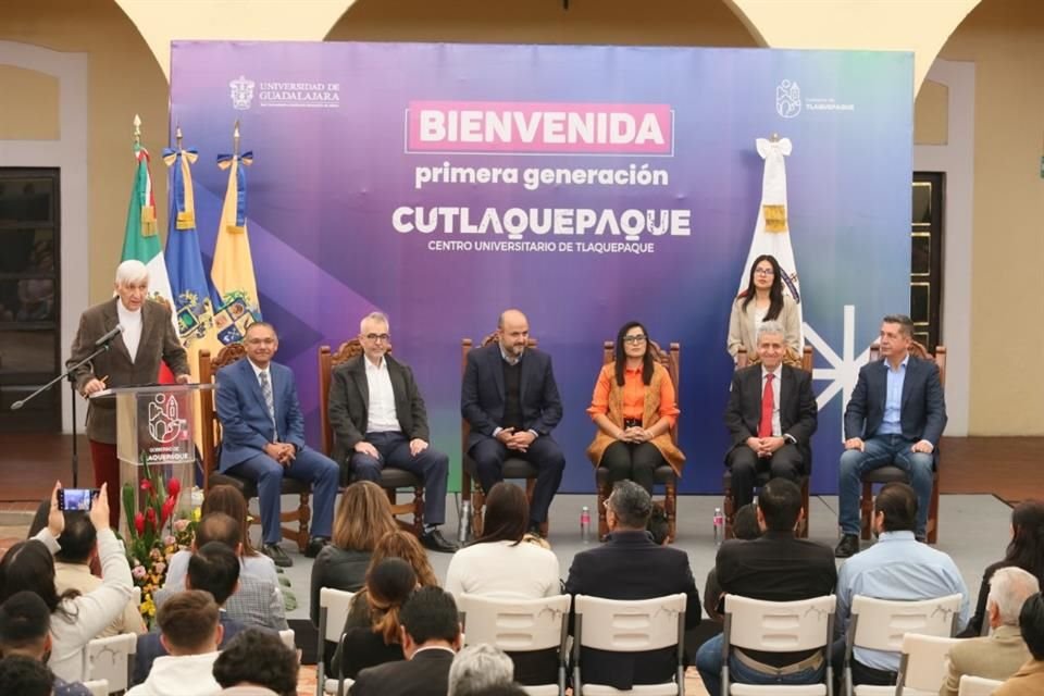 Bienvenida y arranque de labores en CUTlaquepaque con la primera generación del Centro Universitario.