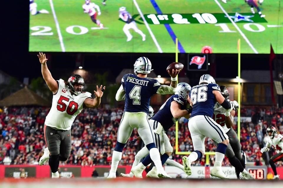 Dak Prescott lanzó 4 pases de touchdown en el encuentro.