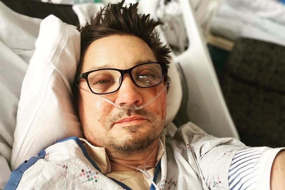 Jeremy Renner confirmó que ya está con su familia en su casa, tras varios días en el hospital, por un accidente con una máquina quitanieves.