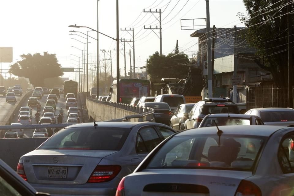 El Gobernador de Jalisco, Enrique Alfaro, reconoció que el problema vial en Juan Gil Preciado necesita una solución urgente.
