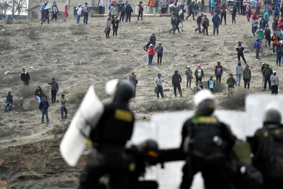 Los manifestantes ingresaron al aeropuerto de Arequipa.