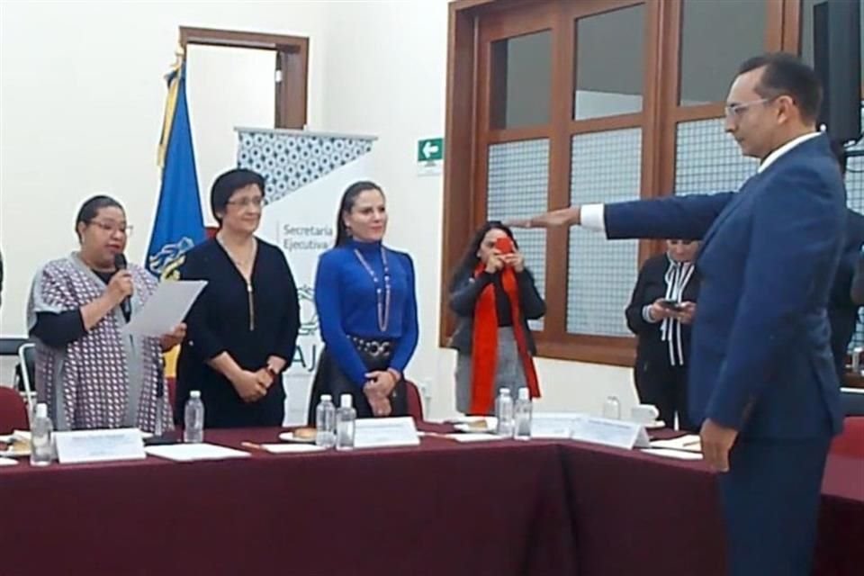 Gilberto Tinajero Díaz toma protesta como Secretario Técnico de la Secretaría Ejecutiva del Sistema Estatal Anticorrupción.