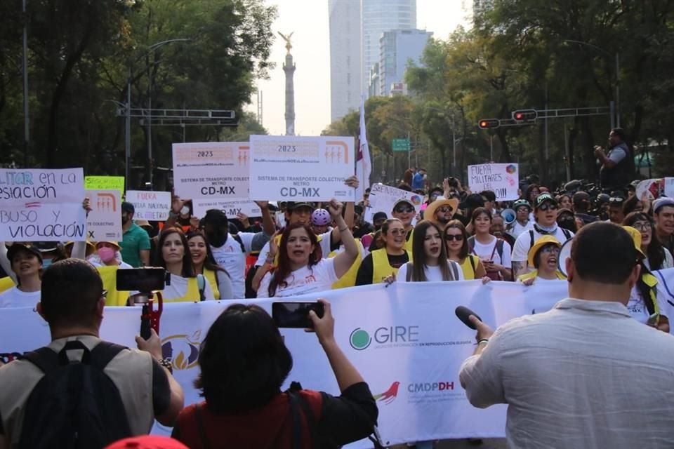 Hacia las 17:40 horas, el Secretario de Gobierno local, Martí Batres, informó que las marchas ocurren sin contratiempos.