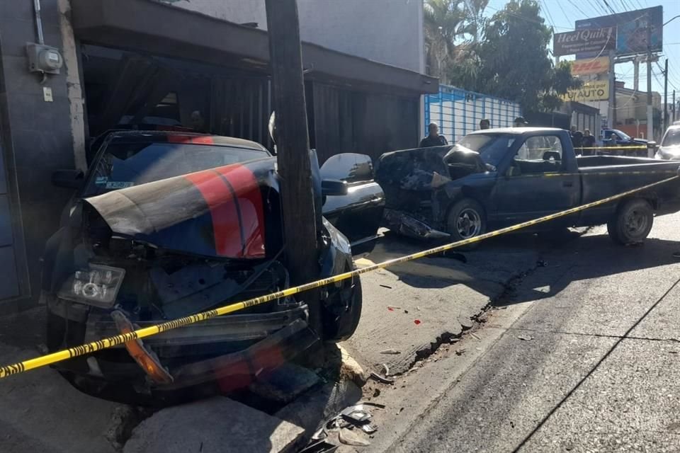 Testigos declararon a bomberos de Zapopan, el presunto responsable fue el conductor de una camioneta Chevrolet pick up de modelo atrasado.