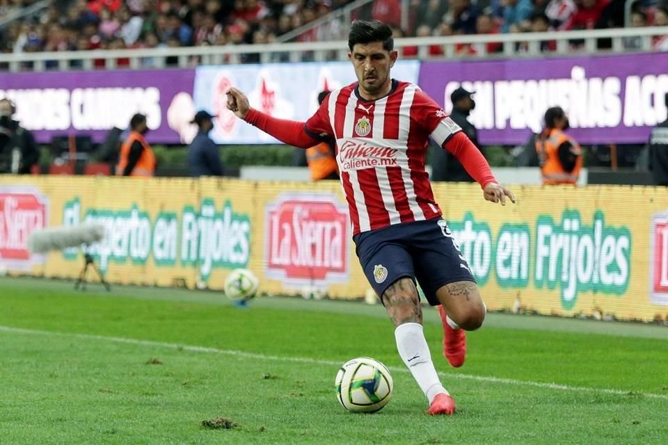 Víctor Guzmán jugó su primer partido como titular en Chivas el sábado ante Toluca, aunque salió en la segunda parte.