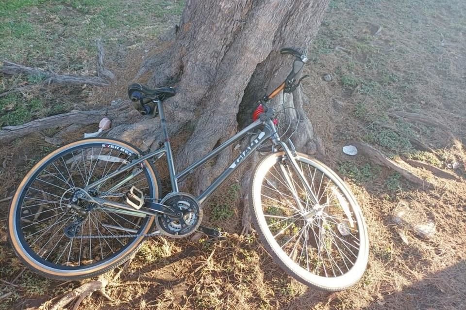 Un ciclista fue embestido por un conductor en la Avenida Belisario Domínguez y la Calle Amistad, en la Colonia La Federacha, en Guadalajara.