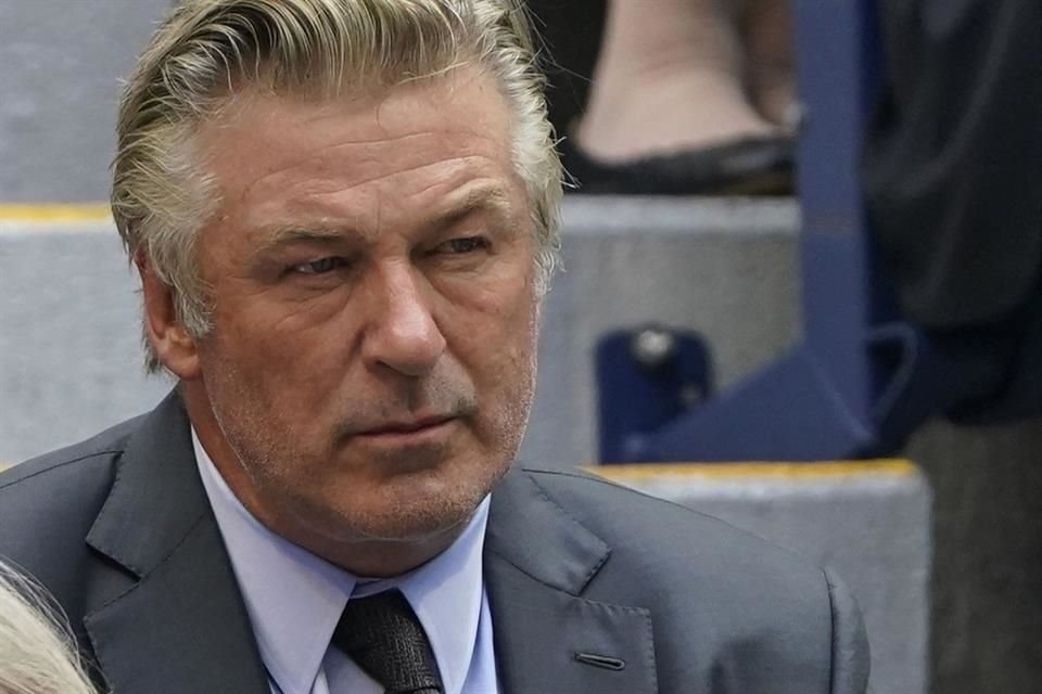 Un experto en gestión de crisis recomendó a Alec Baldwin mostrarse arrepentido y no combativo ante el jurado por caso 'Rust'.