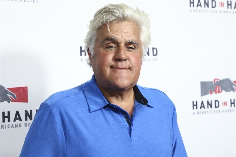 Jay Leno se rompió la clavícula y las costillas en un nuevo accidente mientras montaba una motocicleta.