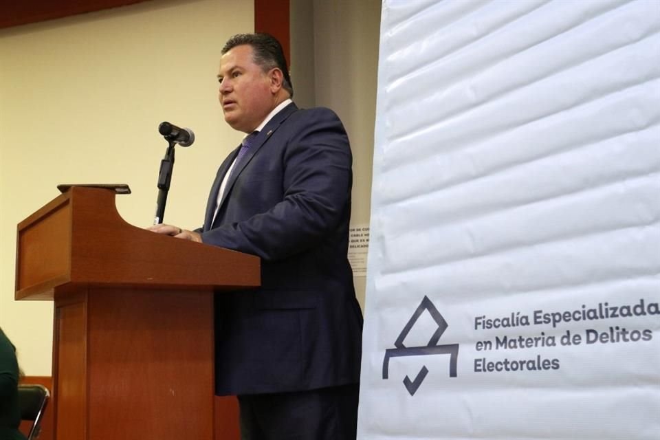 Ricardo Suro Gutiérrez, Fiscal Especializado en Delitos Electorales al presentar su informe de actividades en el Congreso del Estado.