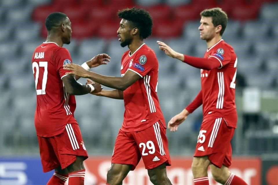 El defensa de 28 años (izquierda) fue pieza clave en los múltiples títulos ganados por el Bayern Munich.