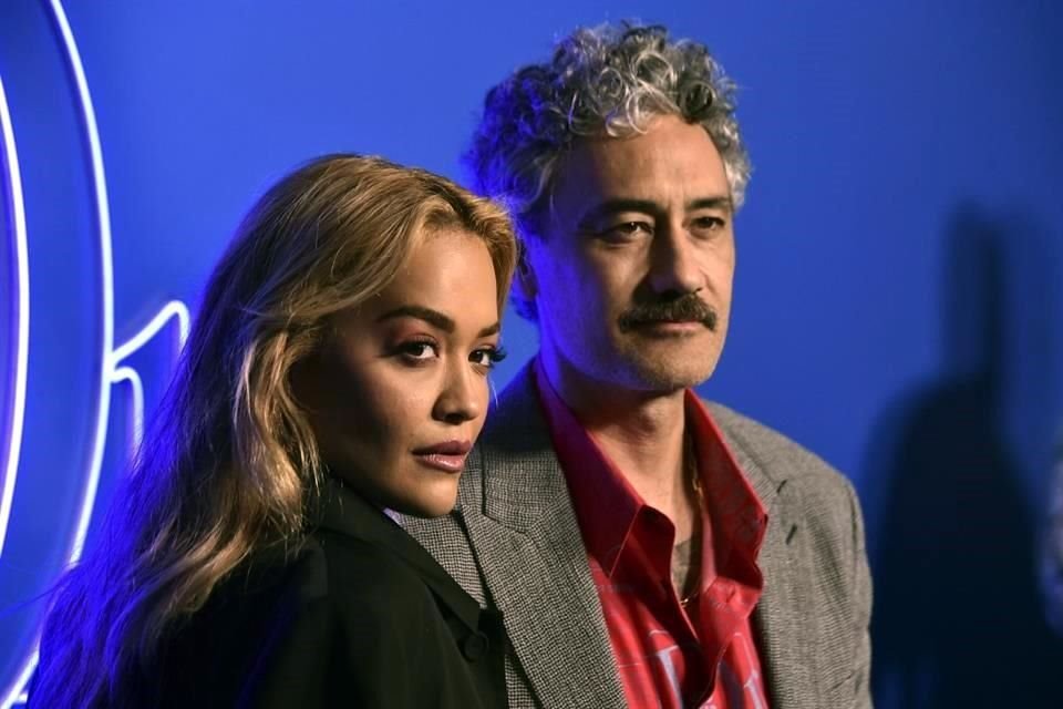 La cantante Rita Ora confirmó que se casó con el cineasta Taika Waititi, en una ceremonia íntima.