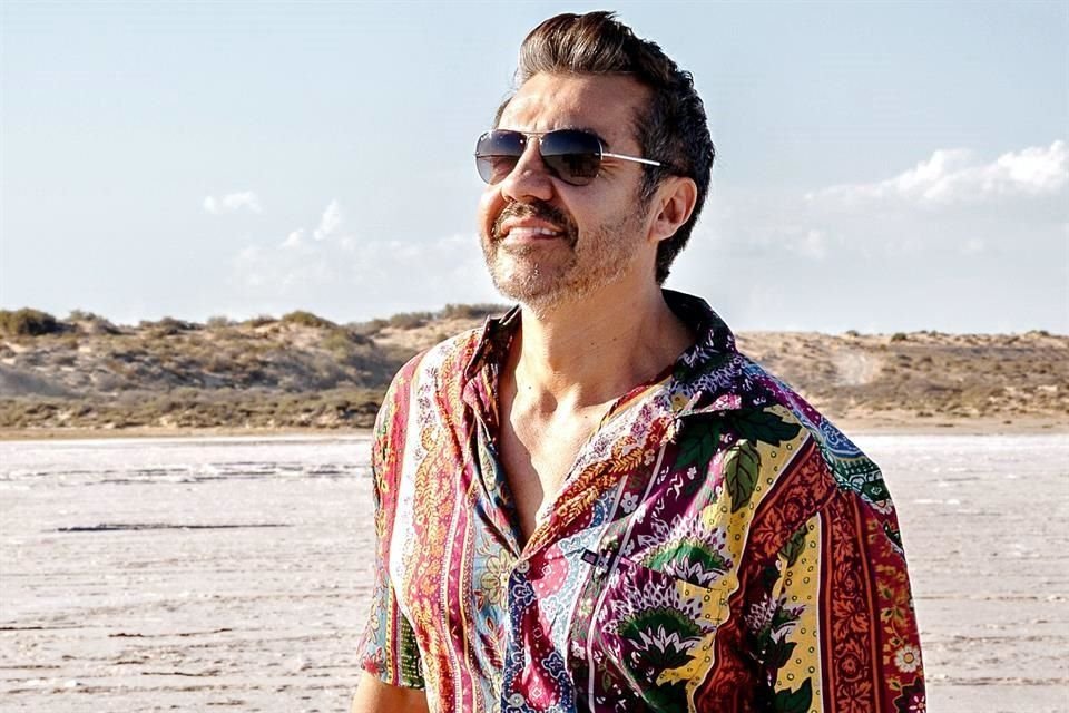 El actor y comediante mexicano Adrián Uribe ya aprendió a balancear su trabajo con pasar más tiempo con su familia, tras crisis médica.