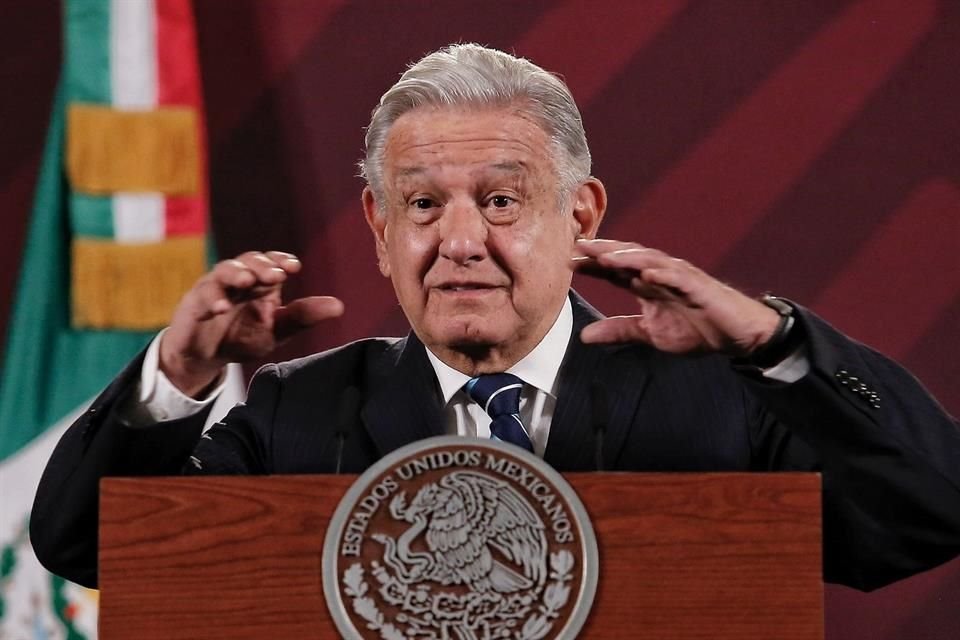 AMLO celebró la salida de Cuauhtémoc Cárdenas del movimiento 'Mexicolectivo' y dijo que lo respeta mucho por ser precursor de la democracia.