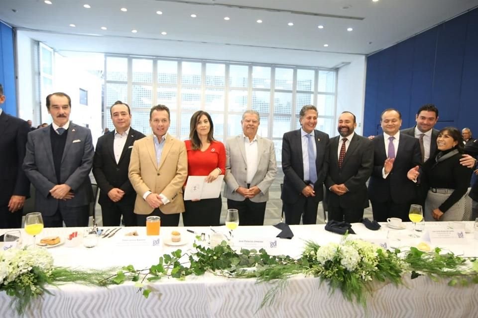Alcaldes metropolitanos protagonizaron la firma del acta constitutiva de la Fundación Guadalajara 500, antes Guadalajara 2020.