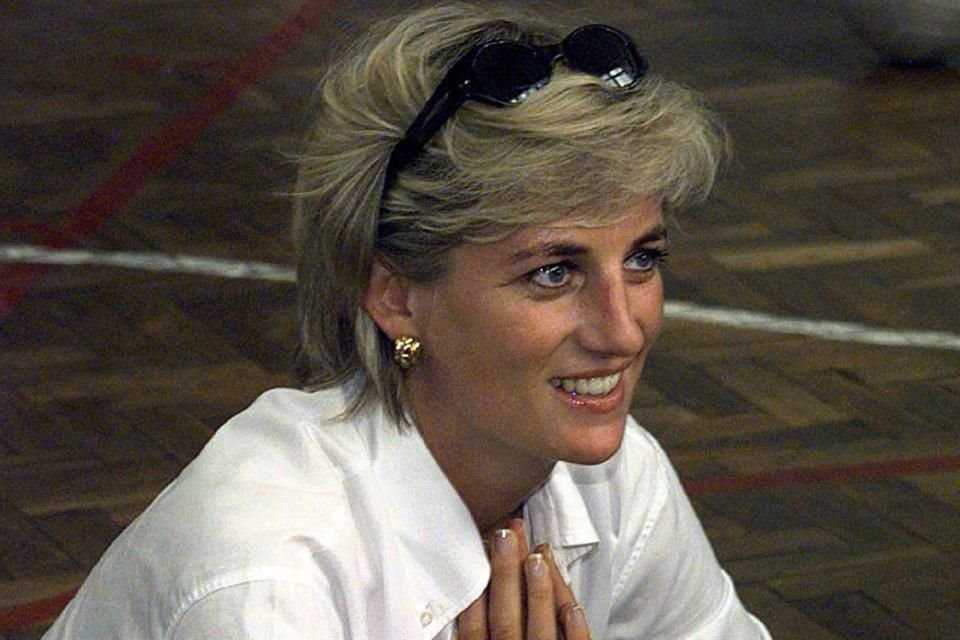 El próximo 16 de febrero por Lay's Auctioneers estarán subastando 32 cartas escritas por la Princesa Diana.