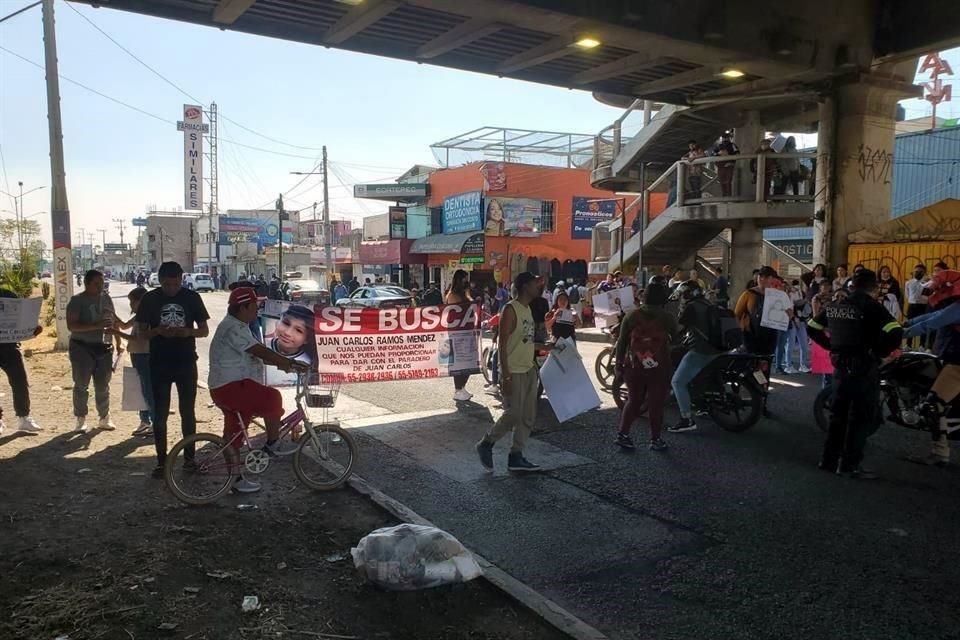 Familiares de Juan Carlos iniciaron en Ecatepec la búsqueda del menor de 11 años, del que desconoce el paradero desde este miércoles.