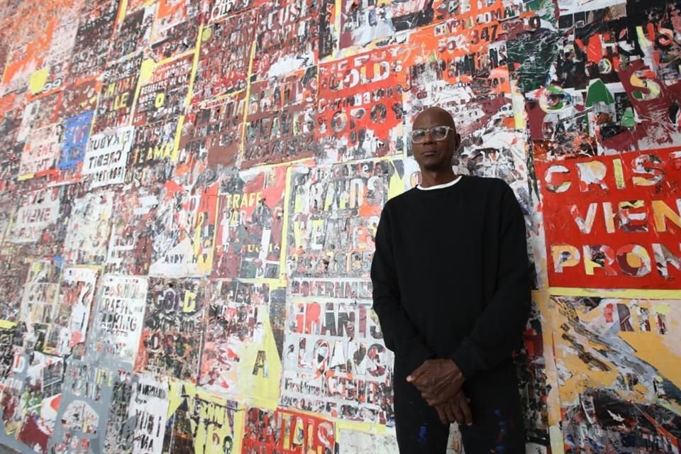 Mark Bradford, expone Los de abajo/The Underdogs, en el Museo de Arte de Zapopan.