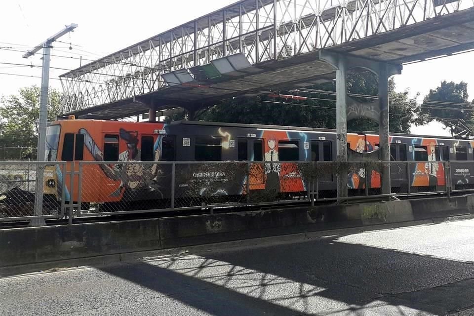 Desde el puente peatonal lanzan objetos hacia el cableado.