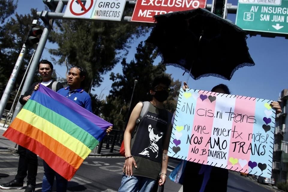 Familiares y amigos de Dani Millán se manifestaron en el cruce de Eje 3 Eduardo Molina y Avenida Talismán, en la Gustavo A. Madero.