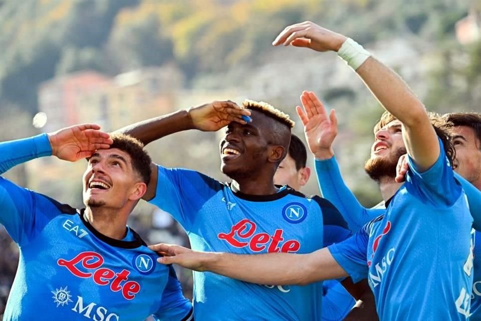 Victor Osimhen (centro) ha anotado gol con el Napoli en sus últimos cinco partidos.