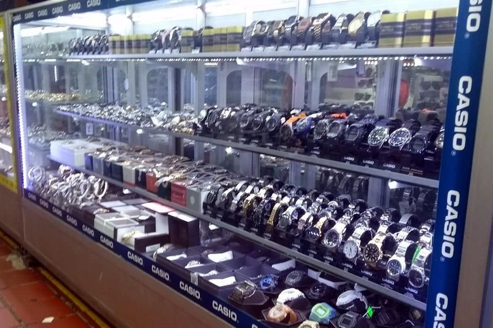 En San Juan de Dios la piratería se vende de manera abierta y sin restricciones.