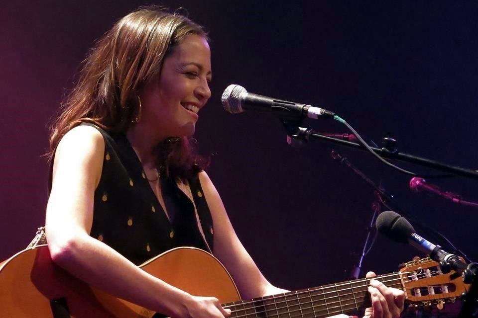 Natalia Lafourcade agradeció el llevarse el Grammy a Mejor Álbum Regional Mexicano y se lo dedicó al País.