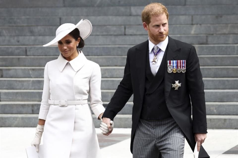 Enrique y Meghan continúan su carrera como productores de contenido, ahora planean hacer comedias románticas.