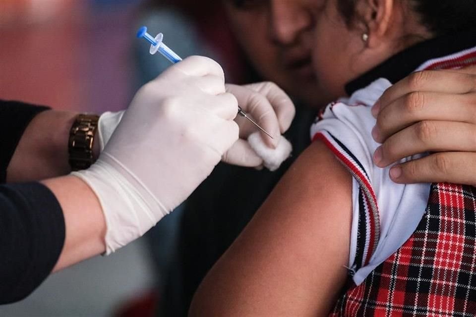 La semana pasada, se aplicaron 2 mil 904 dosis del biológico desarrollado por Pfizer-BioNTech en escuelas del Área Metropolitana de Guadalajara.