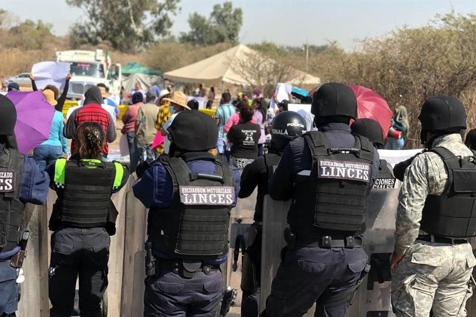 Vecinos que se manifestaron en la planta de transferencia 'El Cielo' acusan represión y que 3 personas tuvieron que recibir atención médica.