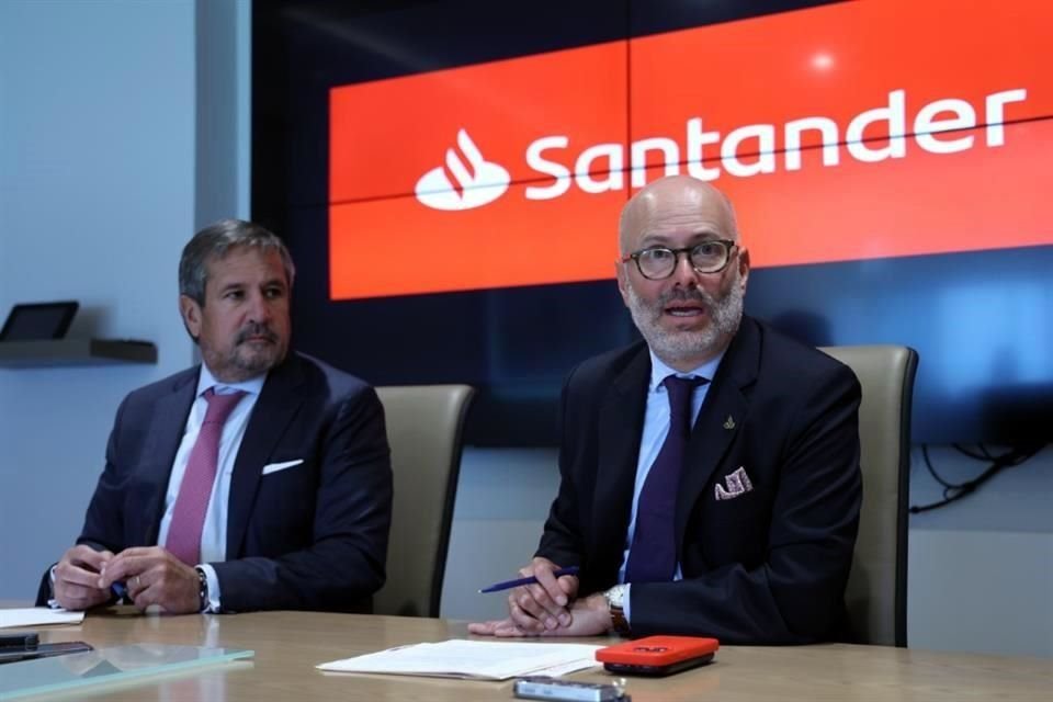 Fernando Quesada y Felipe García Ascencio, vicepresidente de Banca Comercial y director general de Santander en México, respectivamente.