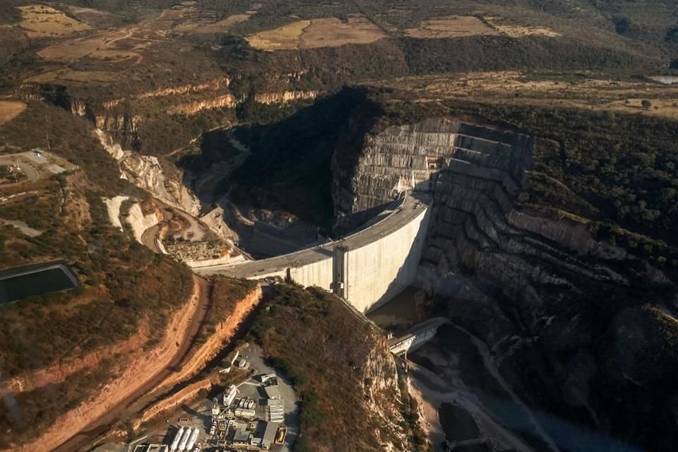 El Presidente anunció la terminación de la Presa de El Zapotillo y dos acueductos que dotarán de más agua a Guadalajara.