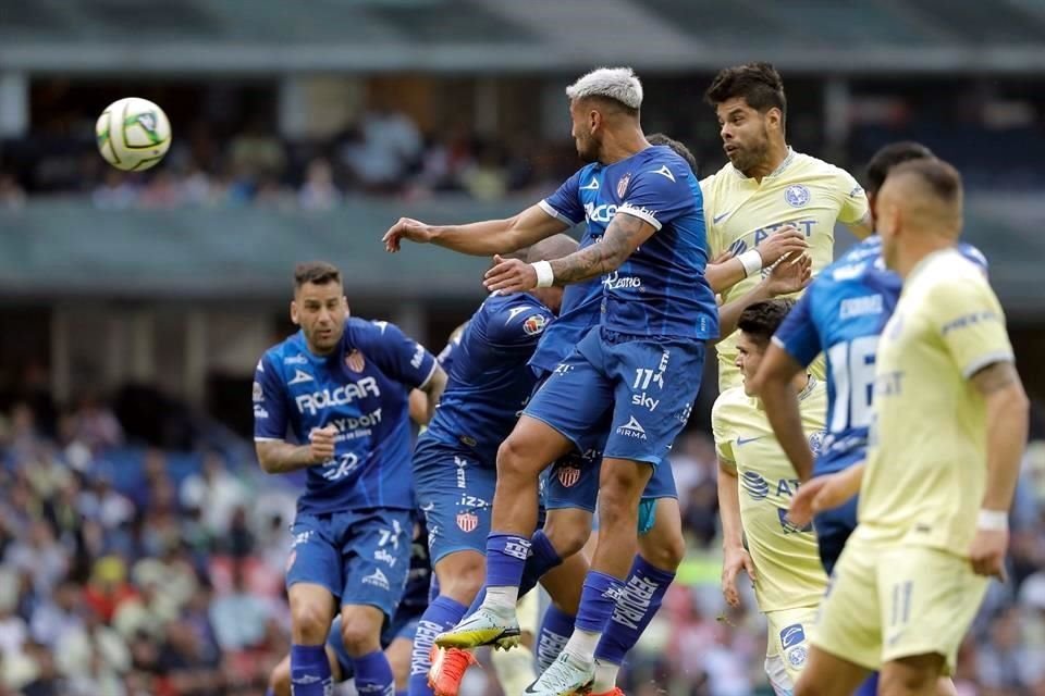 El América sufrió al final con el Necaxa.