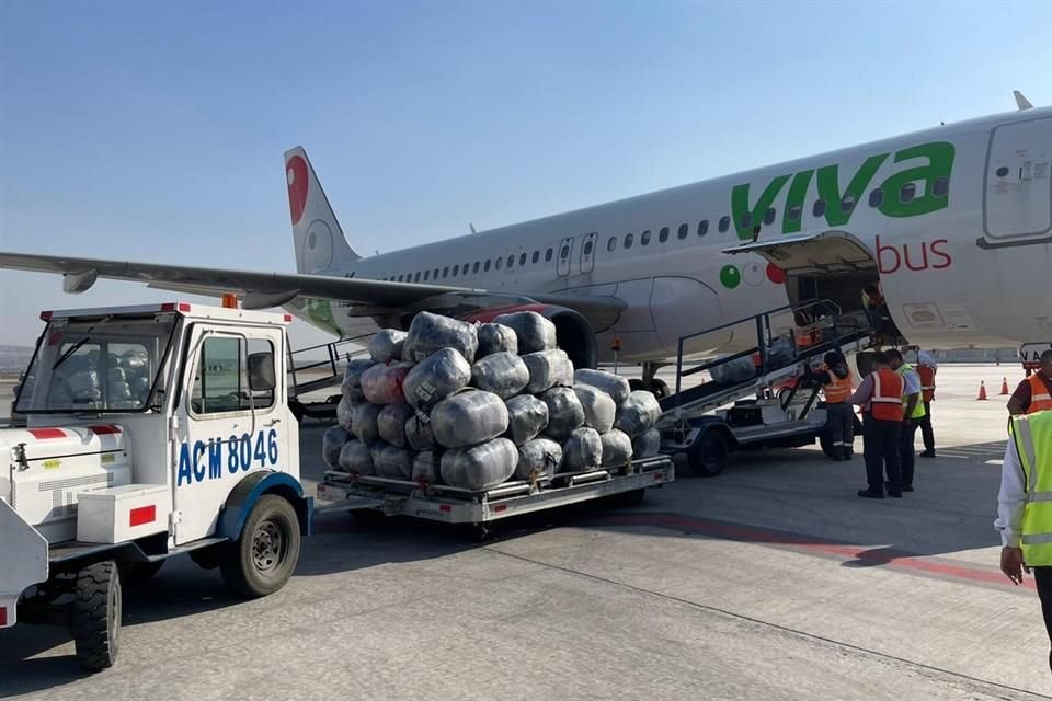 Inicia Viva Aerobus operaciones de carga en el AIFA.