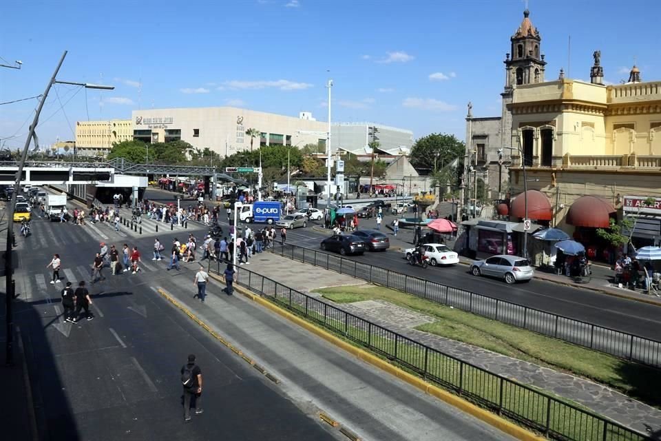 Desde su fundación, la desigualdad que se presenta en la Ciudad es evidente a través de la división marcada por la Calzada Independencia.