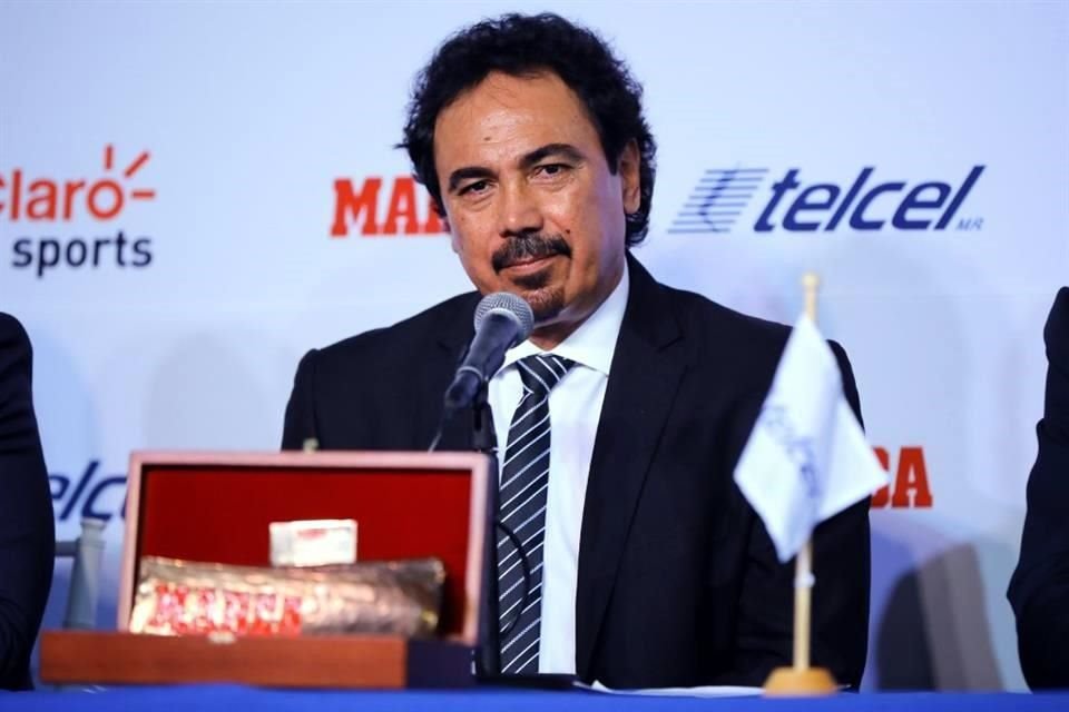 Hugo Sánchez podría volver a los banquillos.