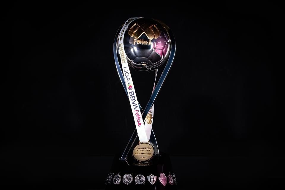 Así es el trofeo que se le entregará al equipo que sea Campeón de Campeones.