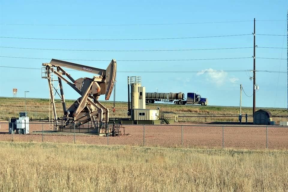 El Brent y WTI han aumentado durante las últimas cuatro semanas en respuesta a la administración de vacunas contra el Covid-19 en zonas clave del hemisferio norte, con lo que se espera que una reactivación de los viajes en el verano boreal y un alza en el consumo de combustibles.