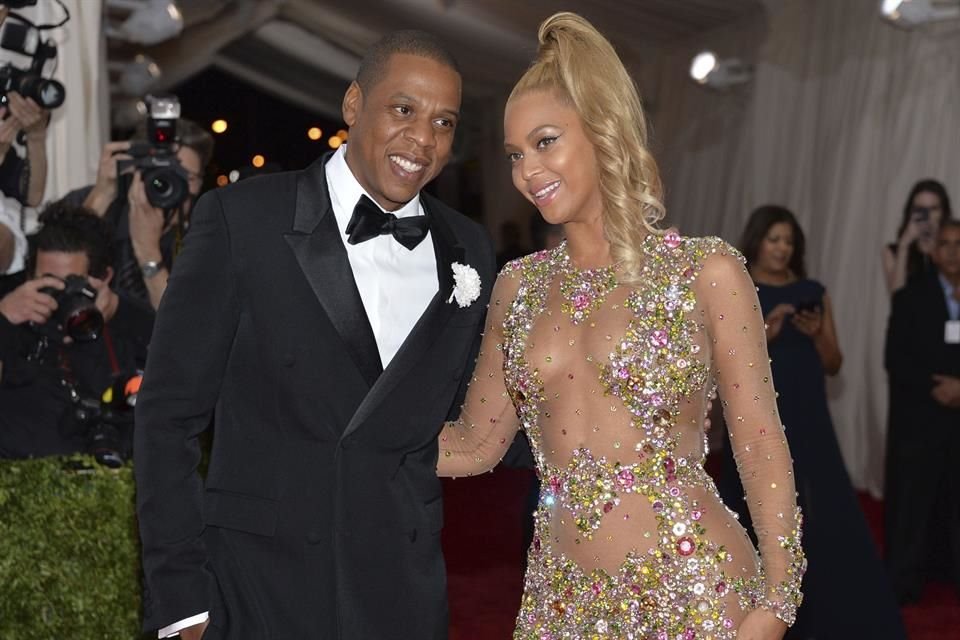 Jay Z y Beyoncé habrían conseguido el automóvil más caro del mercado hasta ahora: un Rolls-Royce Boat Tail que tiene un costo de 28 millones de dólares.