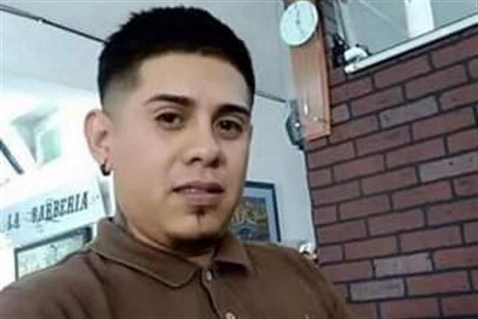 El tercer hombre que desapareció el jueves en la Zona Real de Zapopan es un barbero, se llama Jonathan Omar Vázquez Escamilla.