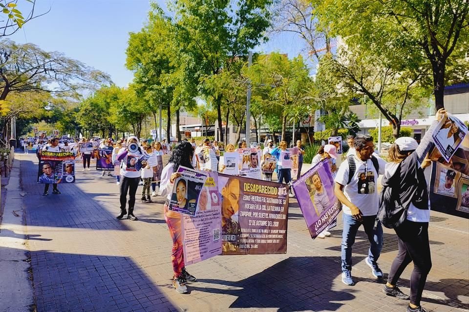 Familiares y allegados a personas desaparecidas organizaron una marcha desde la Glorieta Niños Héroes, con destino a Palacio de Gobierno.