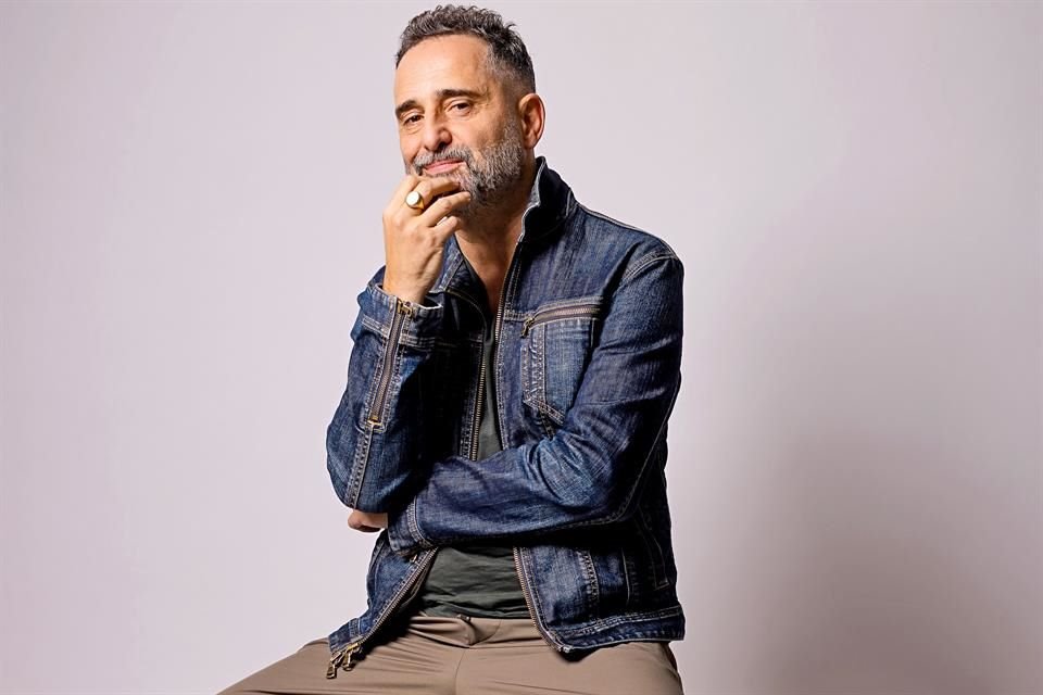 El cantautor, Jorge Drexler, celebra que, en ciertos ámbitos, el entretenimiento y el mundo actual sea más evolucionado y abierto que antes.