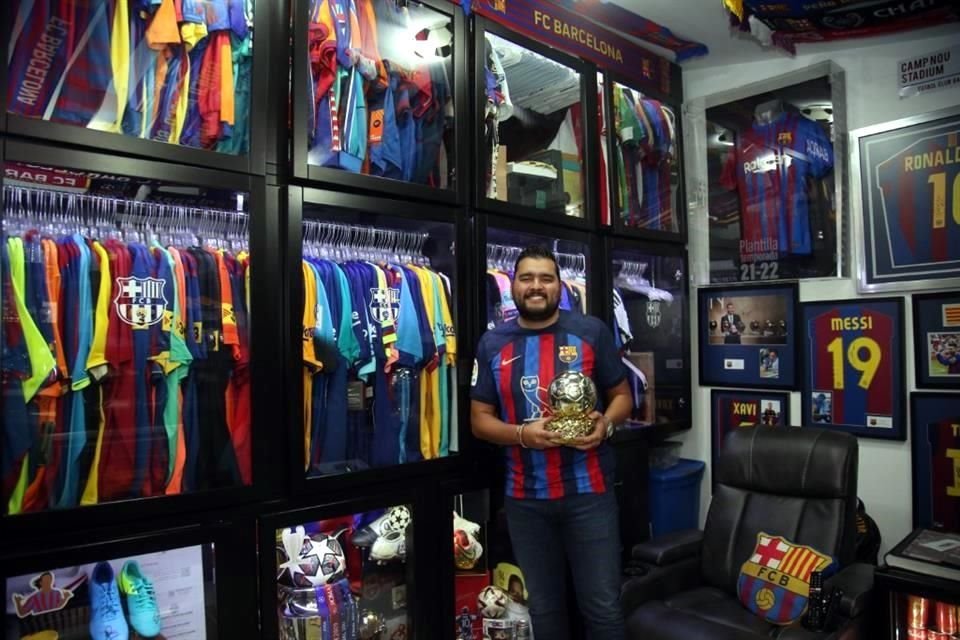 El tapatío David Coutiño es el propietario de centenares de jersey y productos únicos y limitados del Barcelona en todo el mundo.