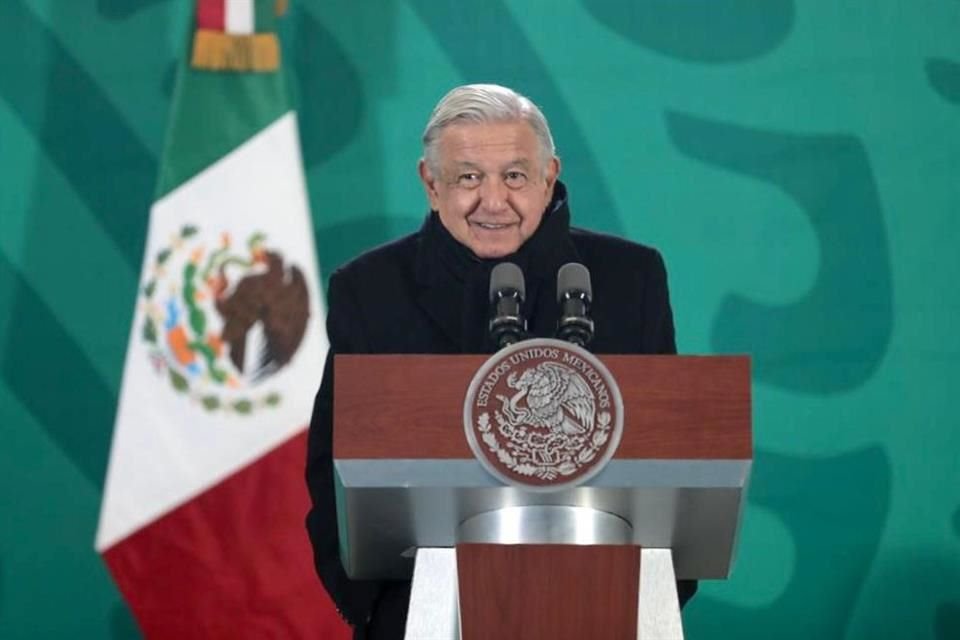 El Presidente en conferencia de prensa.