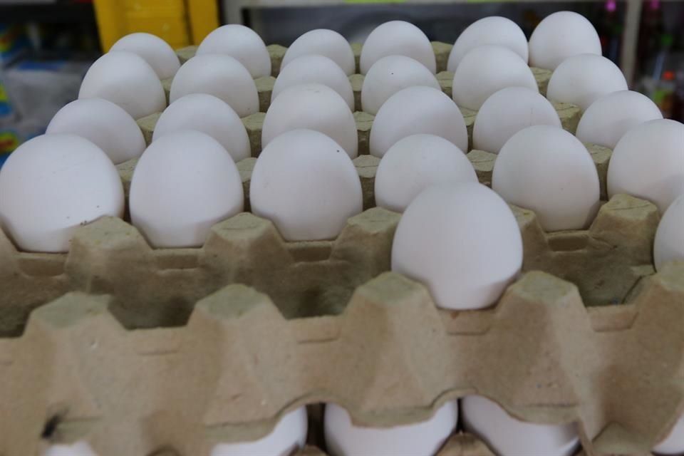En algunos comercios de la ZMG el precio del huevo a llegado hasta los 50 pesos.