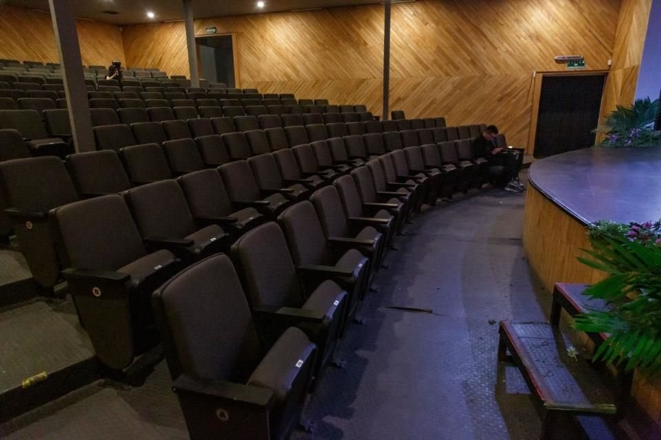 Al Teatro Jaime Torres Bodet le hace falta mantenimiento al piso, entre otras carencias.