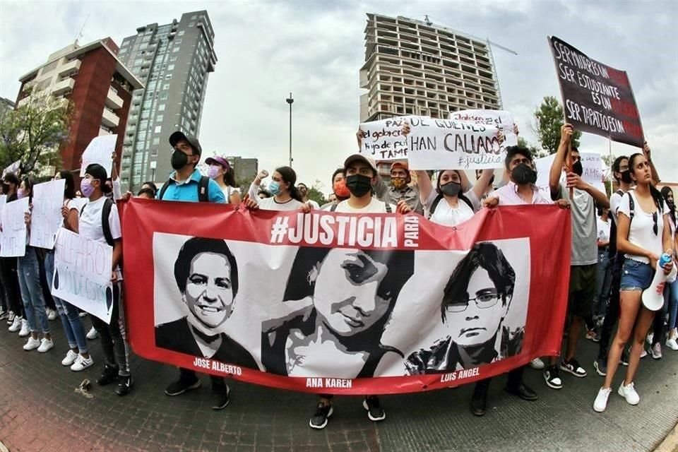 Los cuerpos de los hermanos González Moreno fueron hallados el 9 de mayo en el kilómetro 7 de la barranca contigua a la Carretera a Colotlán.