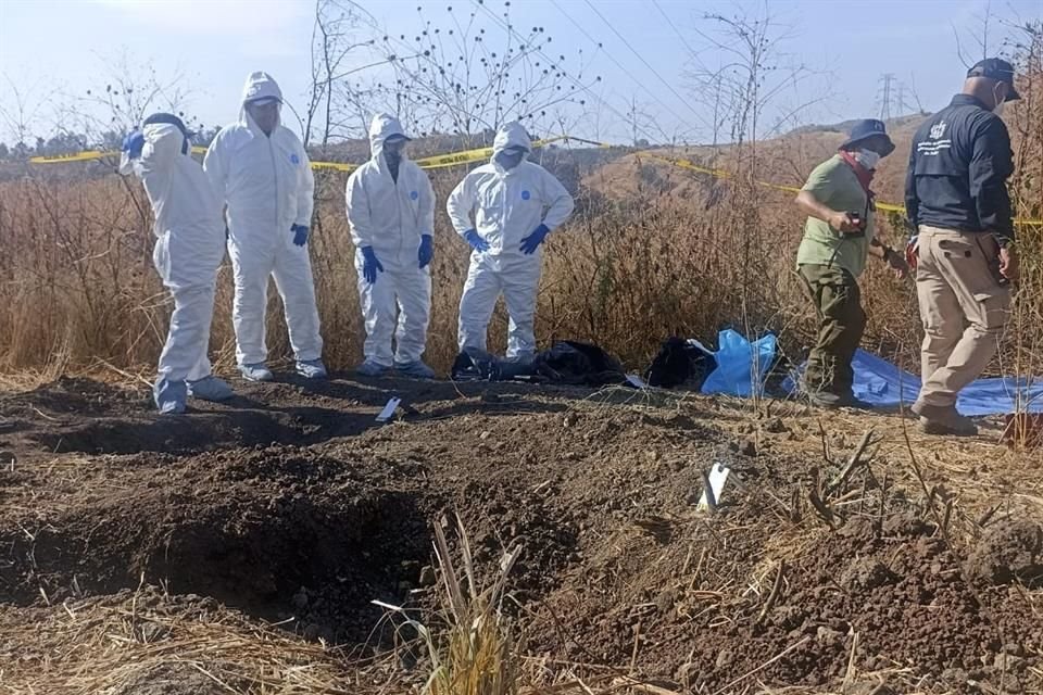 Familiares de personas desaparecidas localizaron una fosa en El Centinela, en Zapopan.