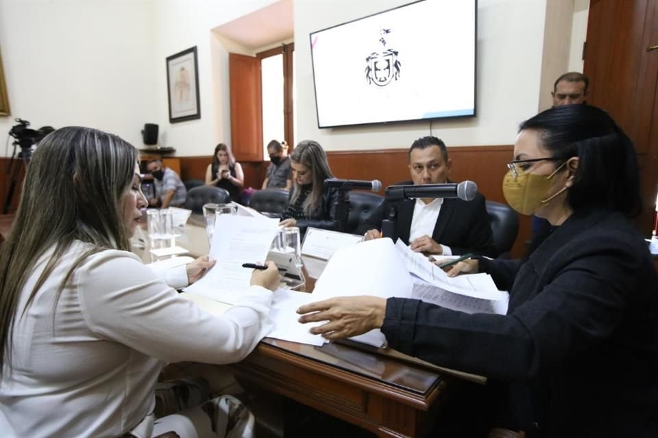 El acuerdo aprobado este lunes en sesión de la Comisión indica que se declara procedente la suspensión por un plazo de 15 días sin goce de sueldo.