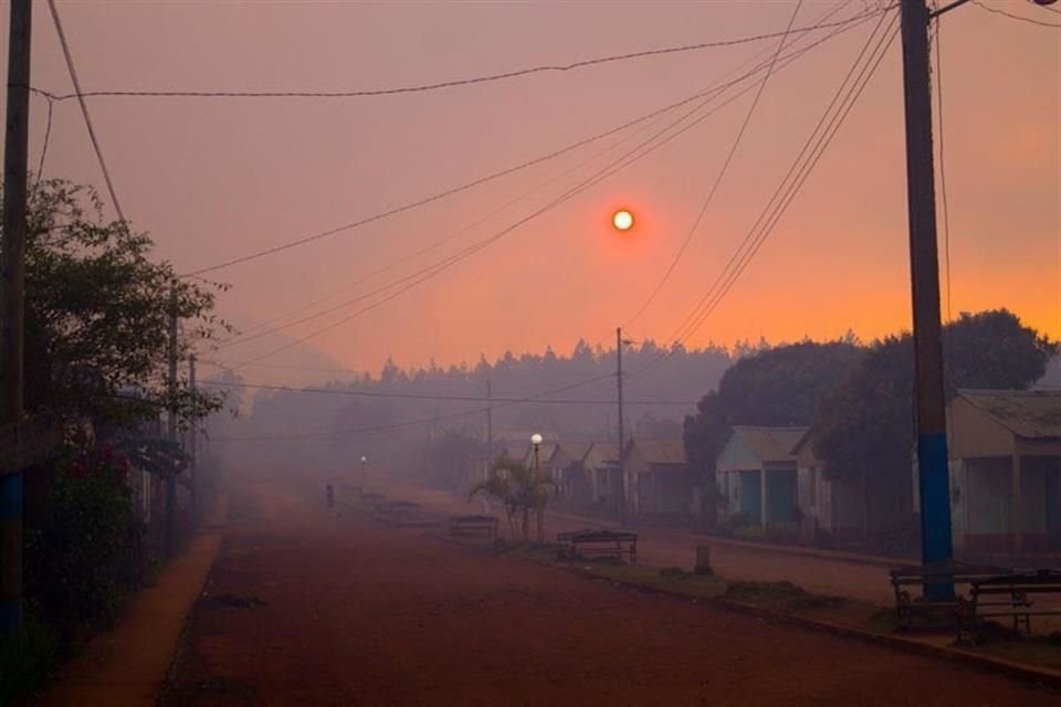 Un incendio forestal en la zona del oriente de Cuba está causando daños económicos considerables.