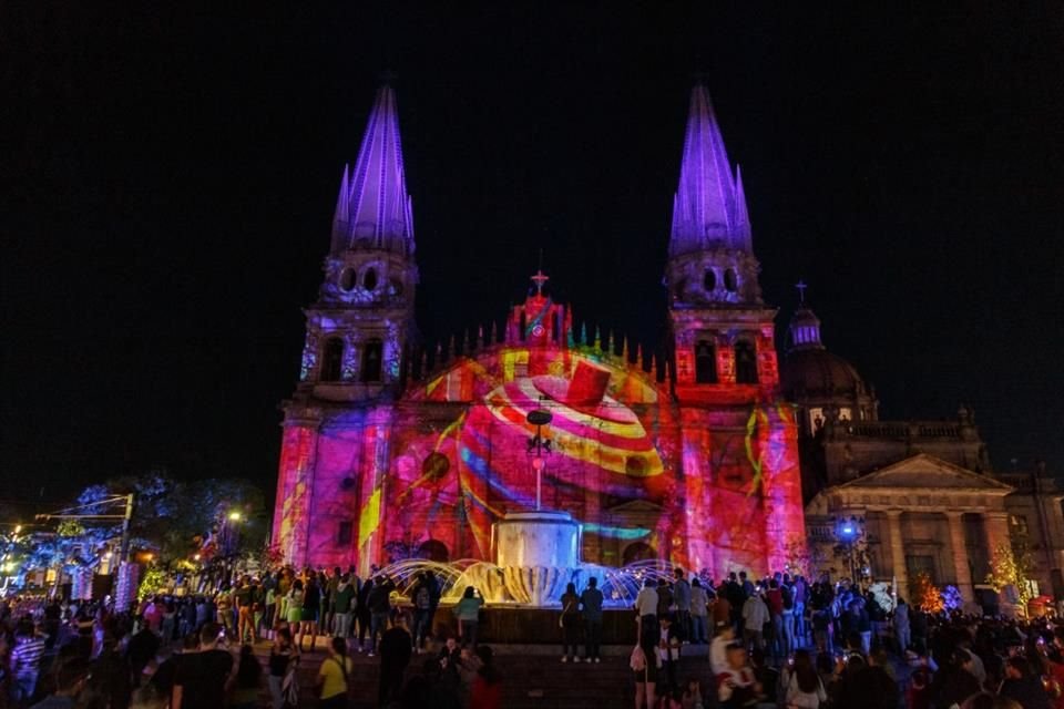 Video mapping en catedral como parte de los festejos del aniversario de Guadalajara.